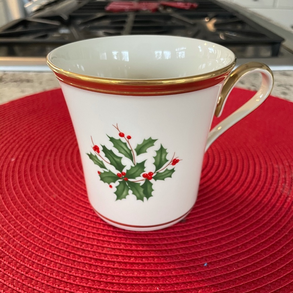 Lenox Holiday Holly Mugs x8